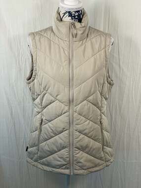 Free Country Women's Quilted Lightweight Puffer Vest in Dove S (4-6)